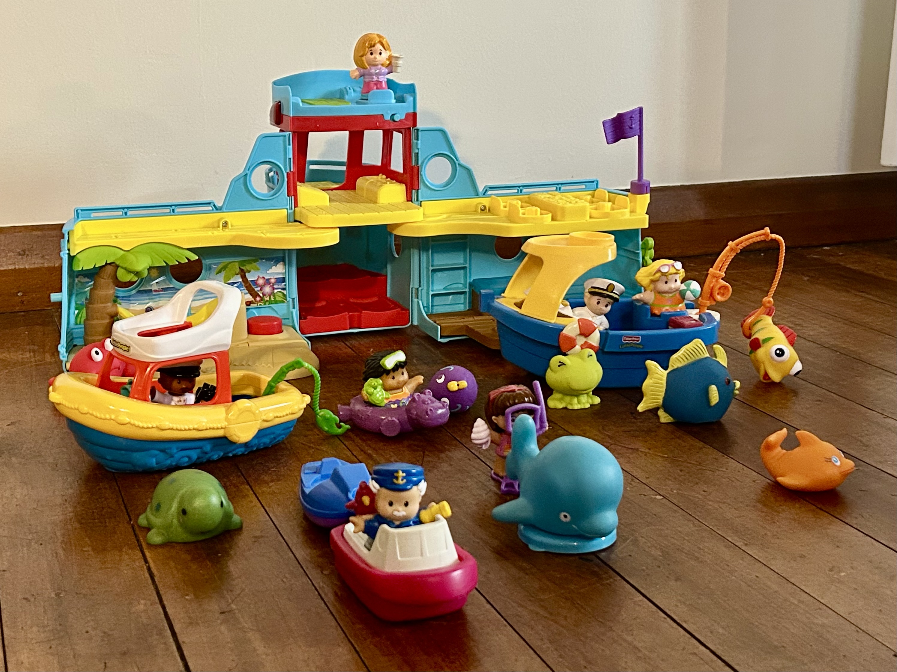Little People Travel Together Friend Ship